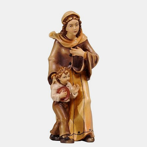 Detailansicht der holzgeschnitzten Kostner Krippenfigur Hirtin mit Bub Nummer 17 aus Bergahorn handbemalt