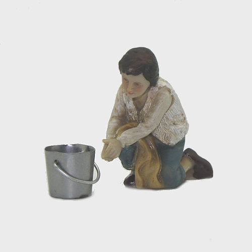 Krippenfigur Junge mit Ziege beim Melken