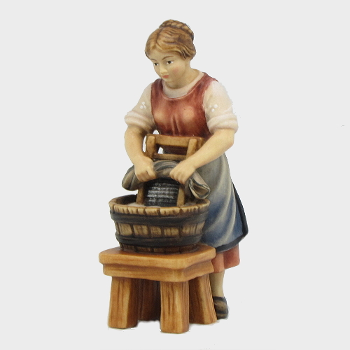 Kostner Krippenfigur Wäscherin Nummer 25, holzgeschnitzt und bemalt
