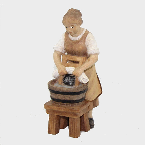 Krippenfigur aus Zirbelholz Wäscherin