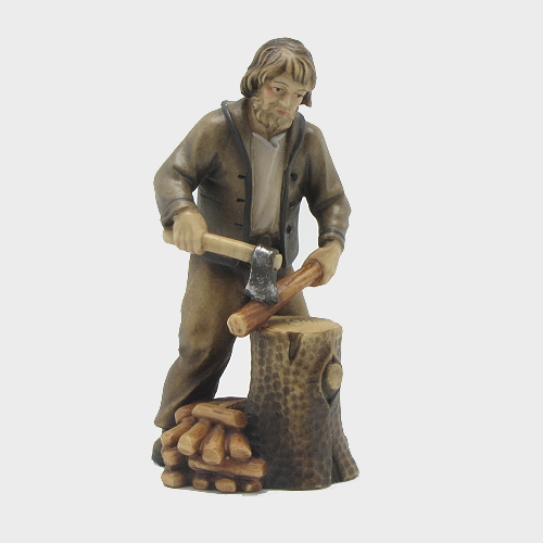 Detailansicht der holzgeschnitzten Kostner Krippenfigur Holzhacker Nummer 22 aus Bergahorn handbemalt